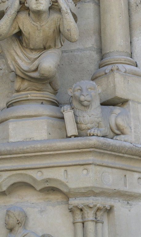 Notre-Dame de Paris grand portail évangélistes tétramorphe Lion